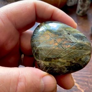 🔥SALE🔥 Labradorite Crystal Heart Carving With Flash!